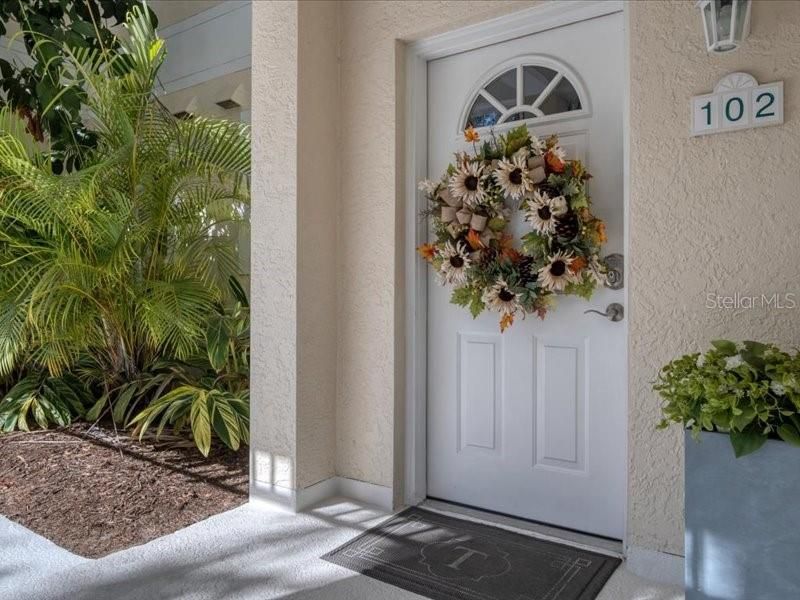 For Rent: $4,200 (2 beds, 2 baths, 1215 Square Feet)