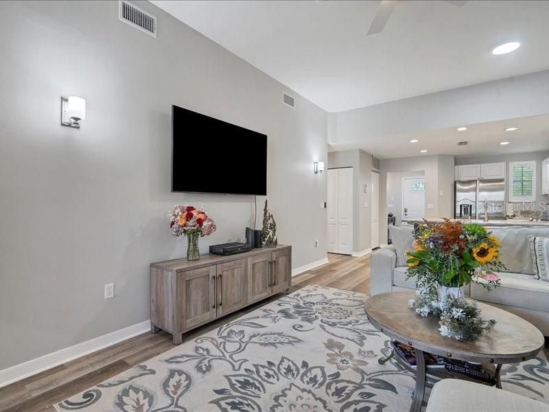 For Rent: $4,200 (2 beds, 2 baths, 1215 Square Feet)