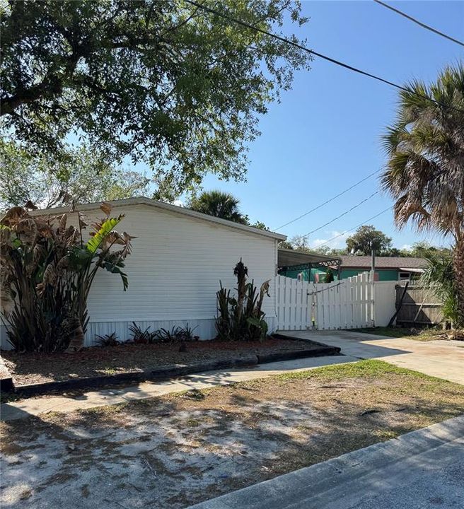 Active With Contract: $155,000 (3 beds, 2 baths, 1296 Square Feet)