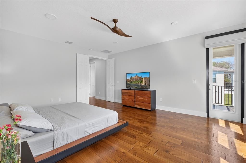 En Venta: $1,084,999 (5 camas, 4 baños, 3617 Pies cuadrados)
