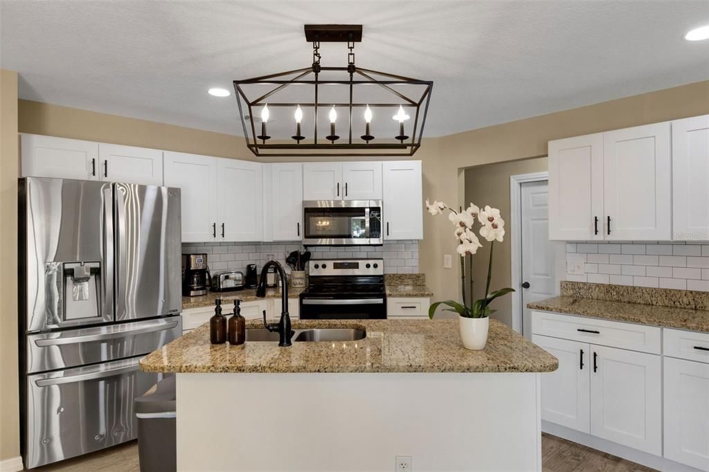 Activo con contrato: $579,900 (4 camas, 3 baños, 2725 Pies cuadrados)