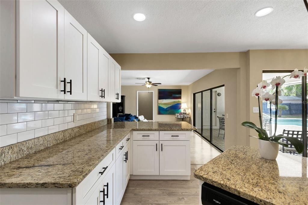 Activo con contrato: $579,900 (4 camas, 3 baños, 2725 Pies cuadrados)