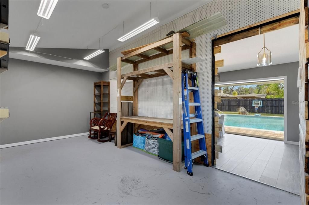 Activo con contrato: $579,900 (4 camas, 3 baños, 2725 Pies cuadrados)