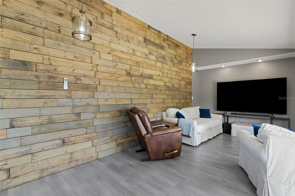 Activo con contrato: $579,900 (4 camas, 3 baños, 2725 Pies cuadrados)