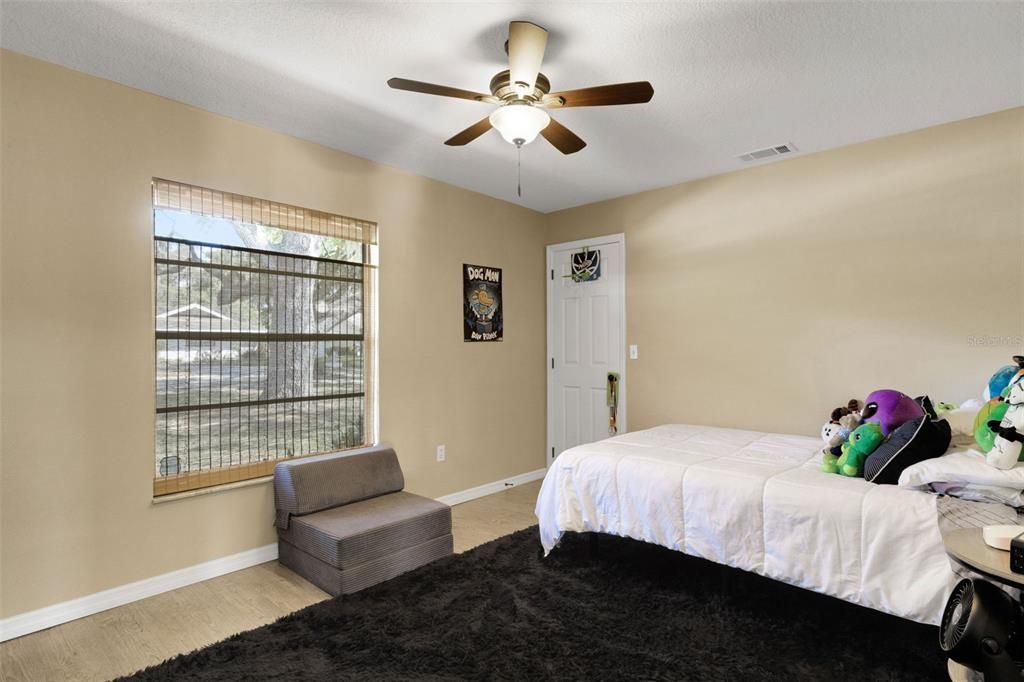 Activo con contrato: $579,900 (4 camas, 3 baños, 2725 Pies cuadrados)