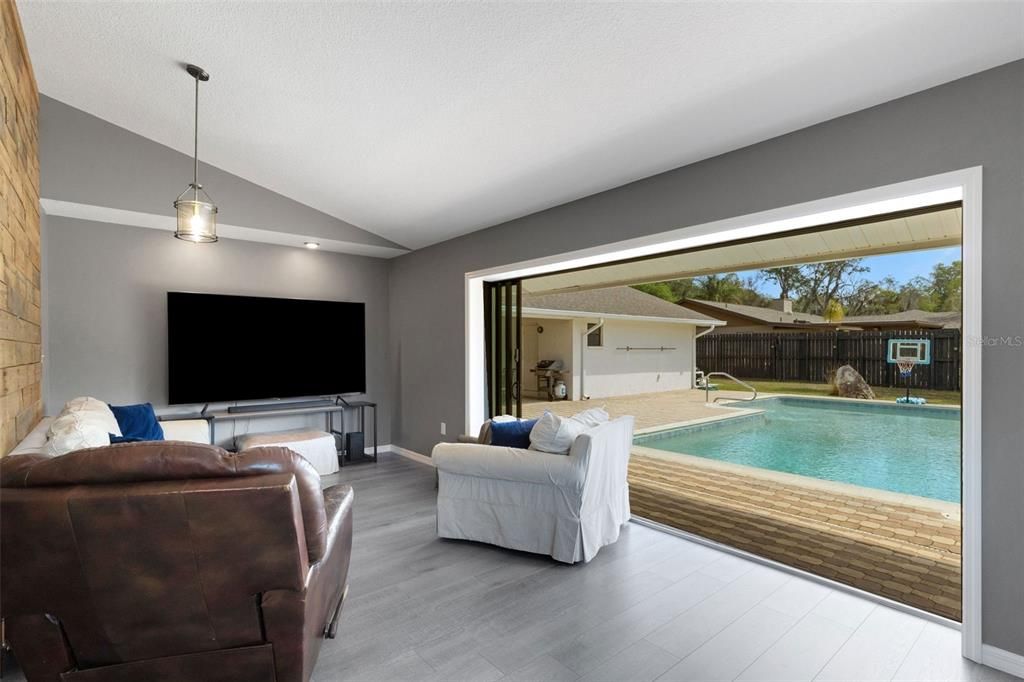 Activo con contrato: $579,900 (4 camas, 3 baños, 2725 Pies cuadrados)