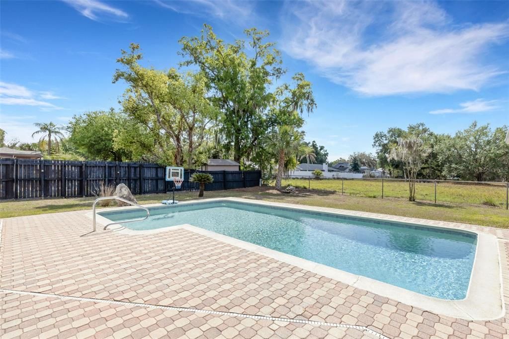 Activo con contrato: $579,900 (4 camas, 3 baños, 2725 Pies cuadrados)