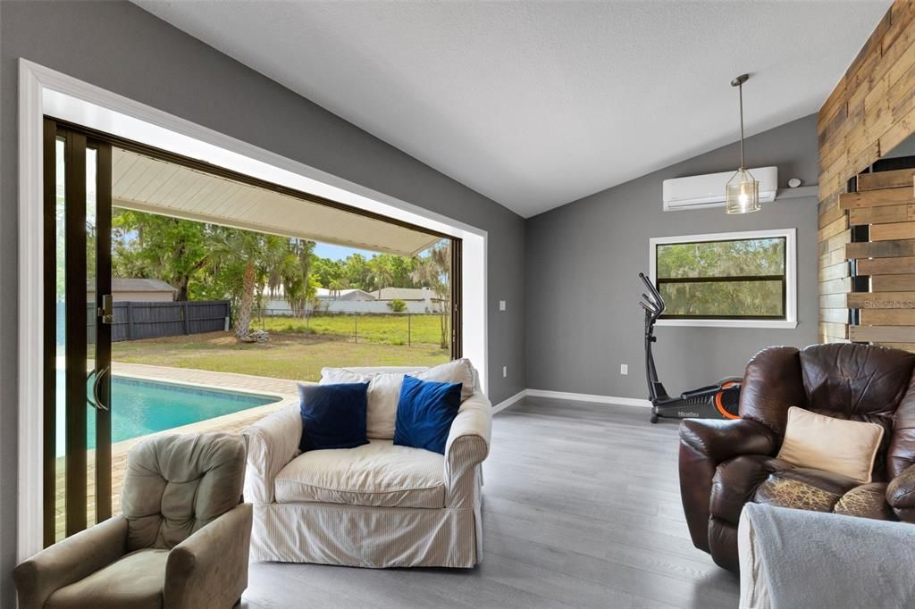 Activo con contrato: $579,900 (4 camas, 3 baños, 2725 Pies cuadrados)