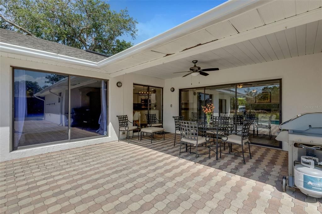 Activo con contrato: $579,900 (4 camas, 3 baños, 2725 Pies cuadrados)