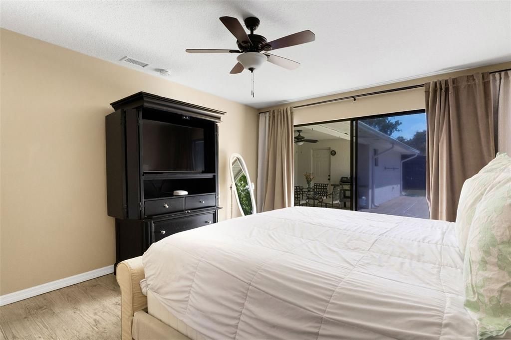 Activo con contrato: $579,900 (4 camas, 3 baños, 2725 Pies cuadrados)