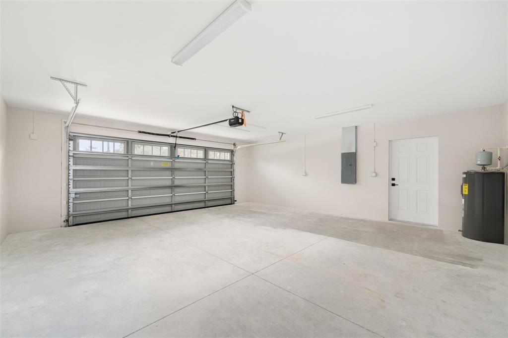 Active With Contract: $324,900 (3 beds, 2 baths, 1445 Square Feet)