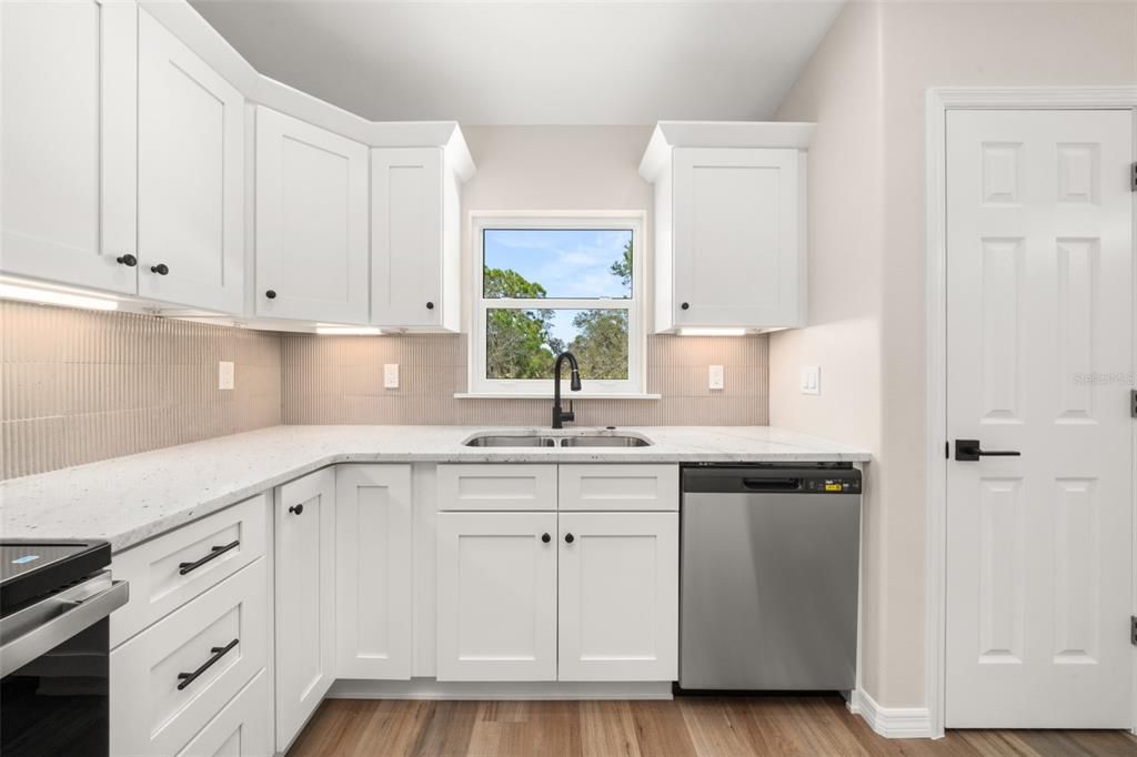 Active With Contract: $324,900 (3 beds, 2 baths, 1445 Square Feet)