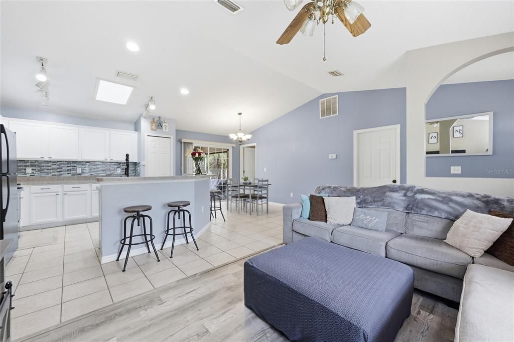 Activo con contrato: $270,000 (3 camas, 2 baños, 1200 Pies cuadrados)