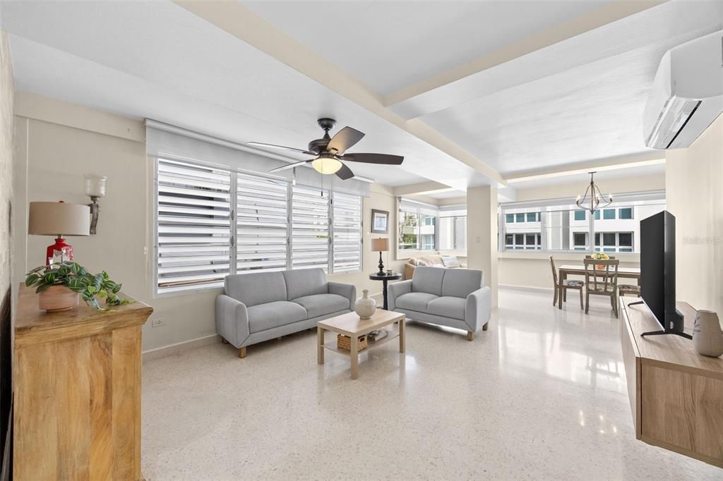 На продажу: $345,000 (2 спален, 1 ванн, 959 Квадратных фут)