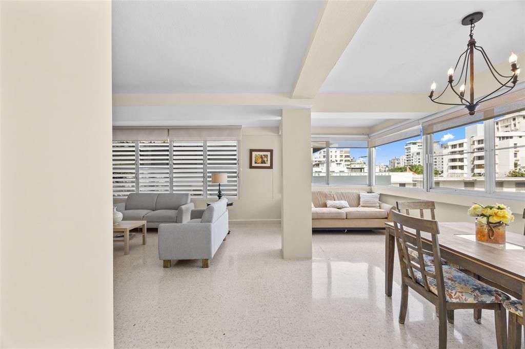 На продажу: $345,000 (2 спален, 1 ванн, 959 Квадратных фут)