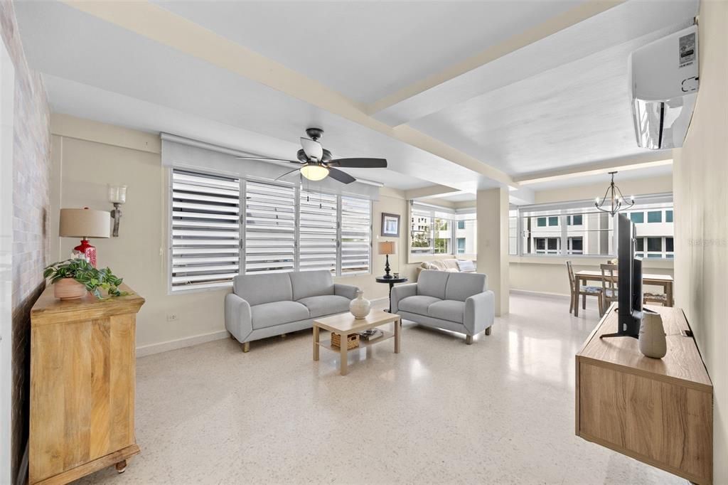 На продажу: $345,000 (2 спален, 1 ванн, 959 Квадратных фут)