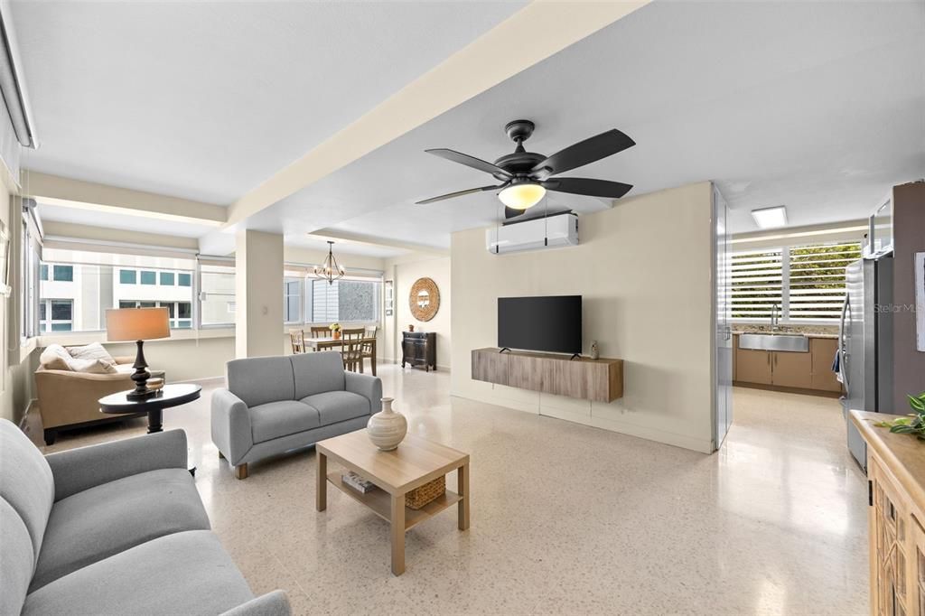 На продажу: $345,000 (2 спален, 1 ванн, 959 Квадратных фут)