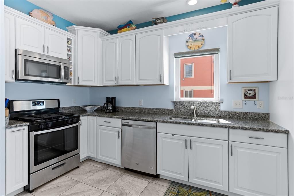 For Sale: $3,650,000 (4 beds, 3 baths, 2128 Square Feet)