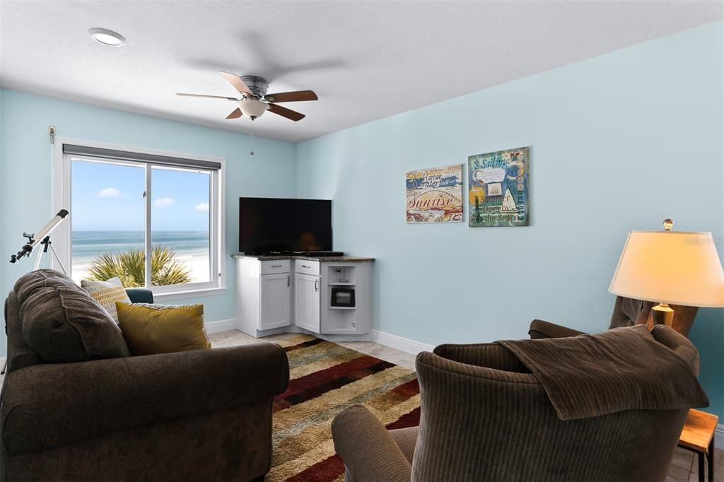 For Sale: $3,650,000 (4 beds, 3 baths, 2128 Square Feet)