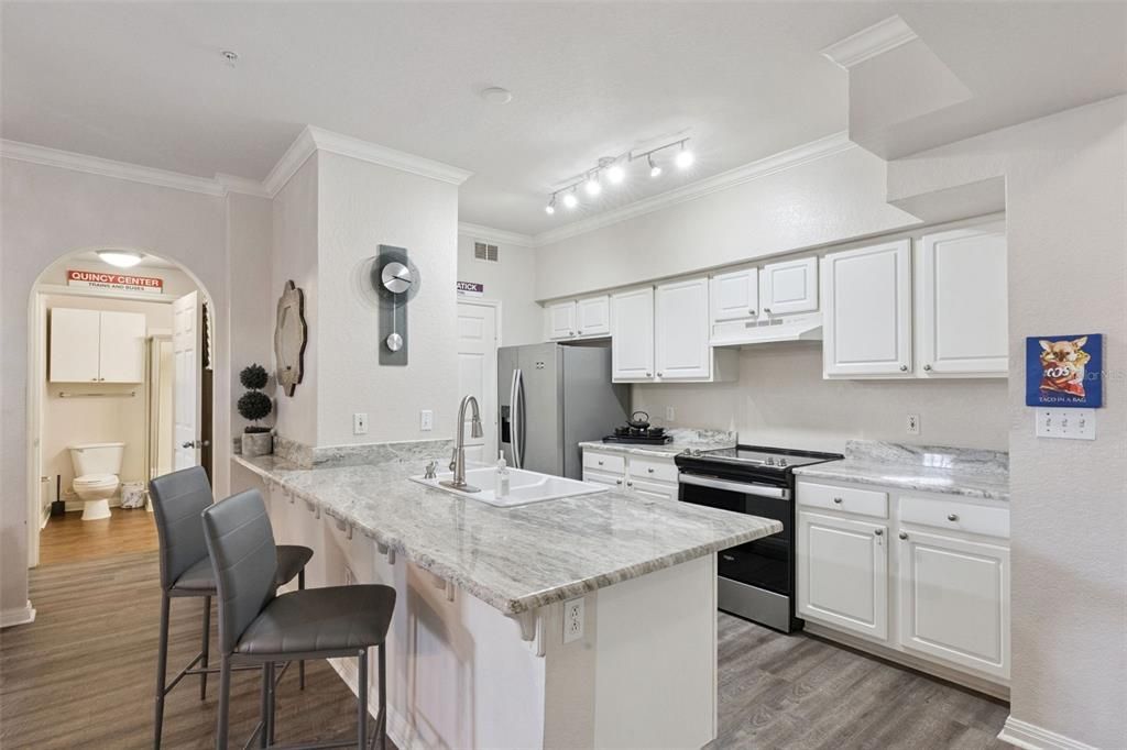 Activo con contrato: $205,000 (2 camas, 2 baños, 1053 Pies cuadrados)