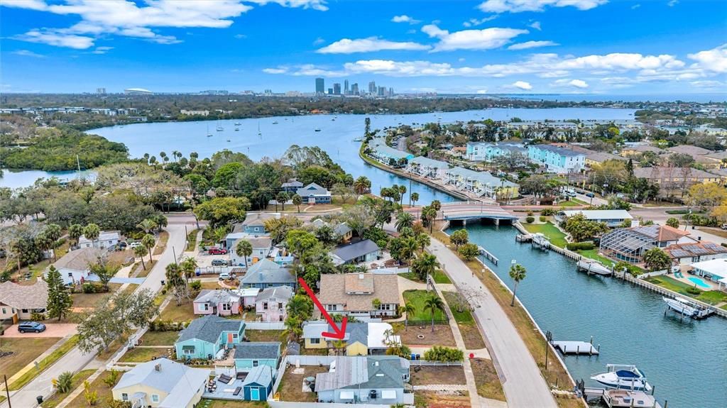 待售: $450,000 (0.18 acres)