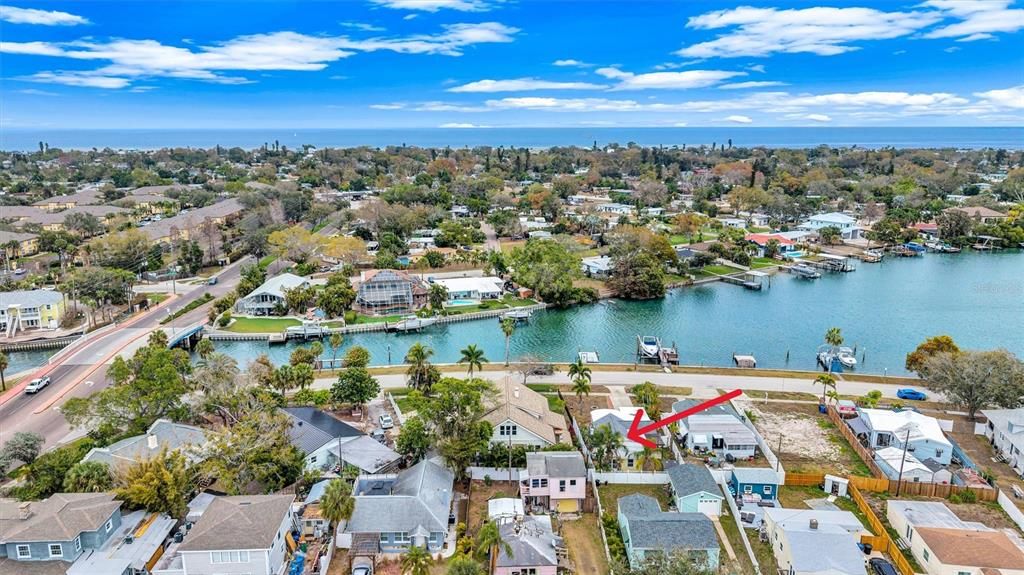 待售: $450,000 (0.18 acres)
