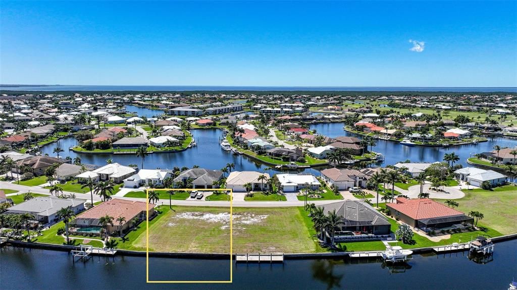 На продажу: $245,000 (0.26 acres)