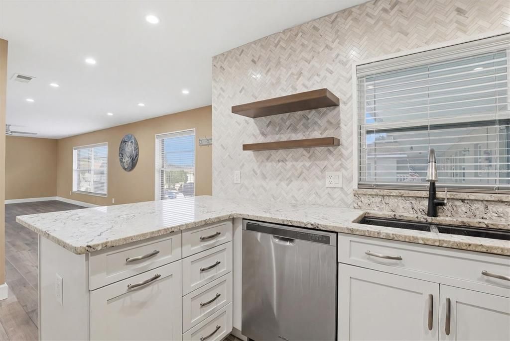 На продажу: $150,000 (2 спален, 2 ванн, 871 Квадратных фут)