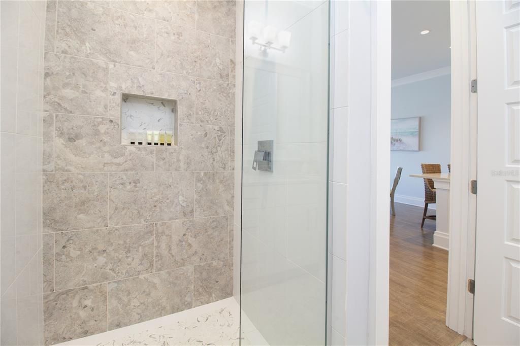 En Venta: $1,899,900 (4 camas, 3 baños, 2794 Pies cuadrados)