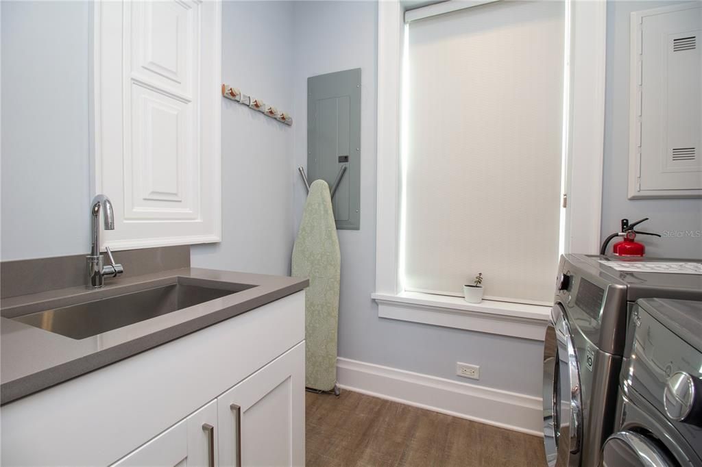 En Venta: $1,899,900 (4 camas, 3 baños, 2794 Pies cuadrados)