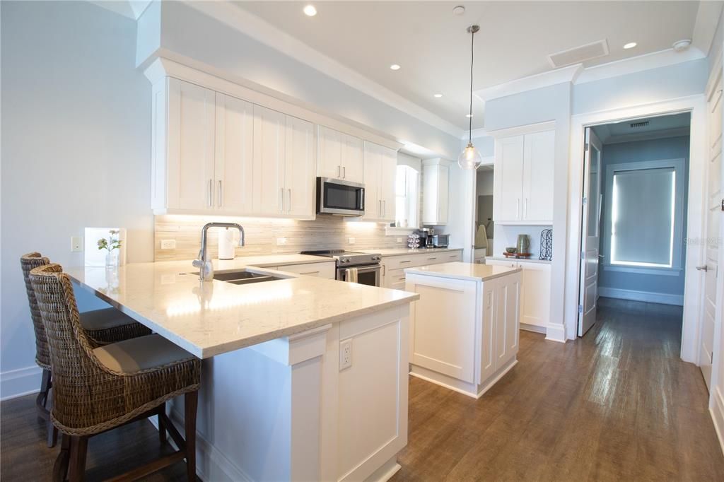 En Venta: $1,899,900 (4 camas, 3 baños, 2794 Pies cuadrados)