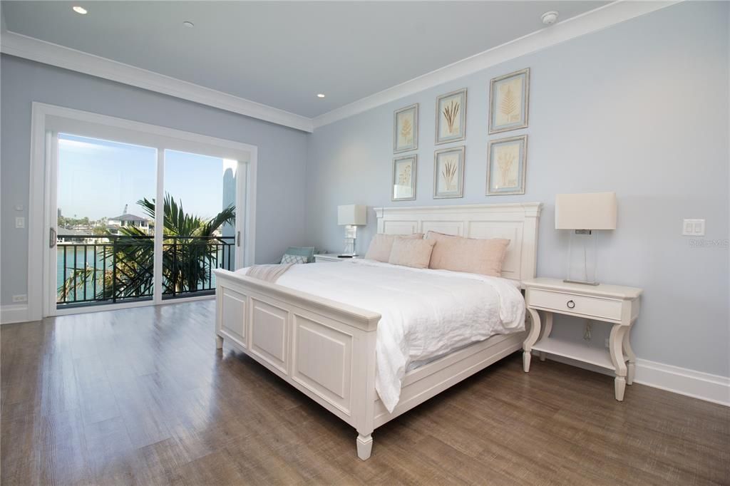 En Venta: $1,899,900 (4 camas, 3 baños, 2794 Pies cuadrados)