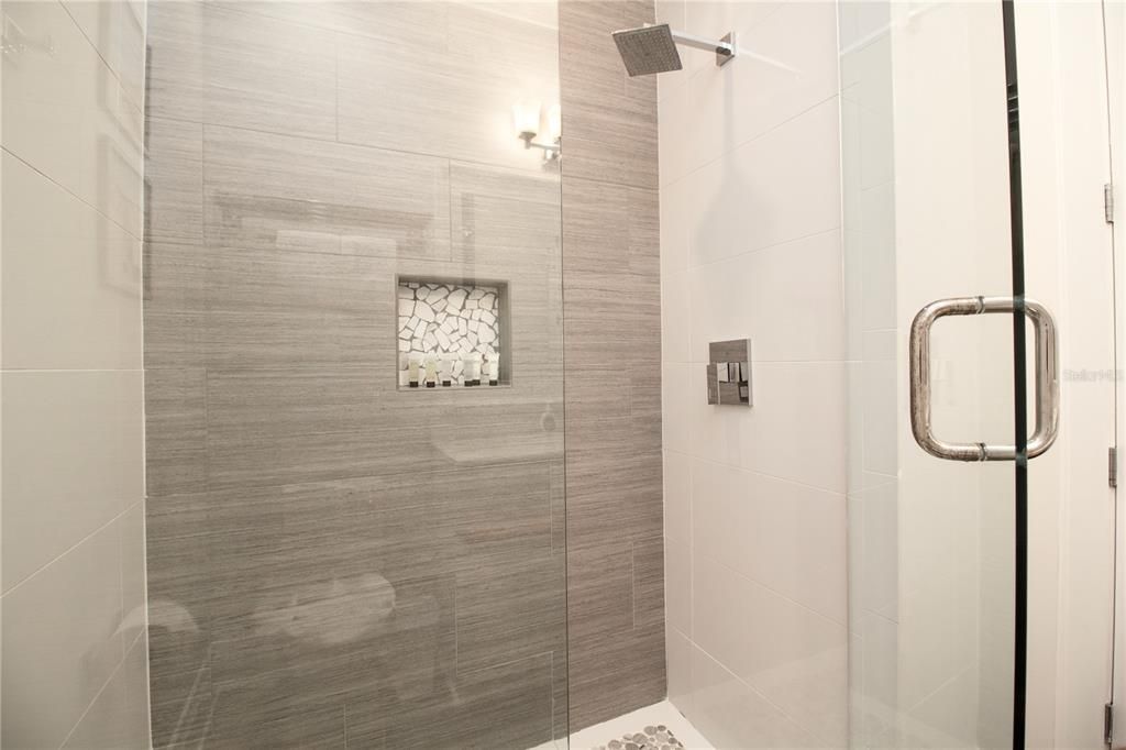 En Venta: $1,899,900 (4 camas, 3 baños, 2794 Pies cuadrados)