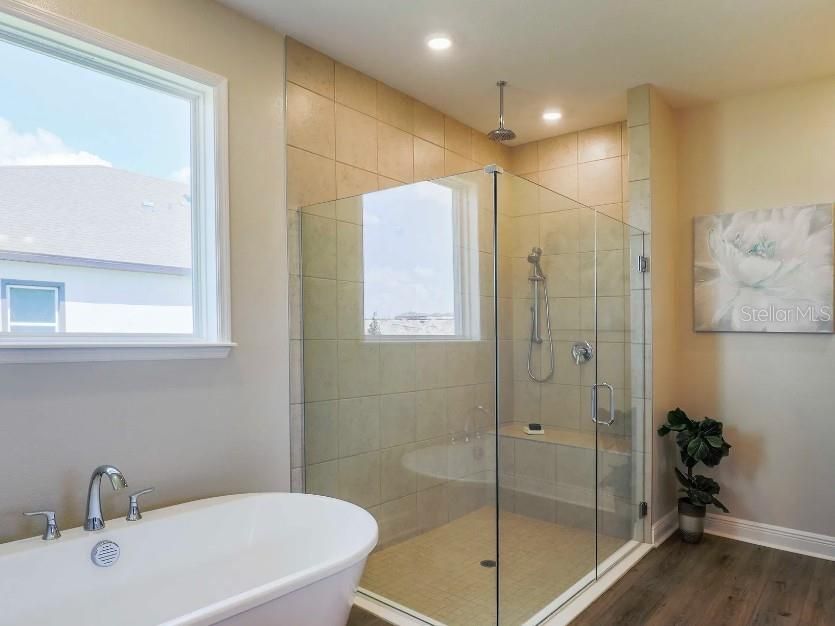 En Venta: $489,900 (4 camas, 3 baños, 2677 Pies cuadrados)