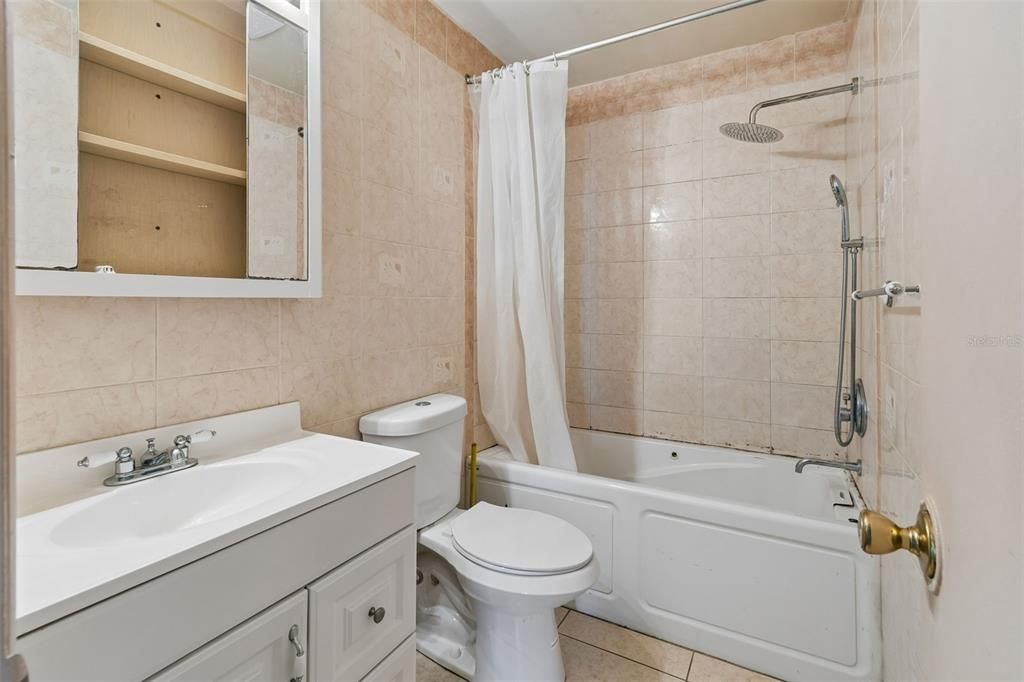 Под контрактом: $325,000 (3 спален, 2 ванн, 1689 Квадратных фут)