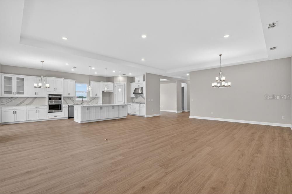 En Venta: $698,999 (3 camas, 3 baños, 2833 Pies cuadrados)