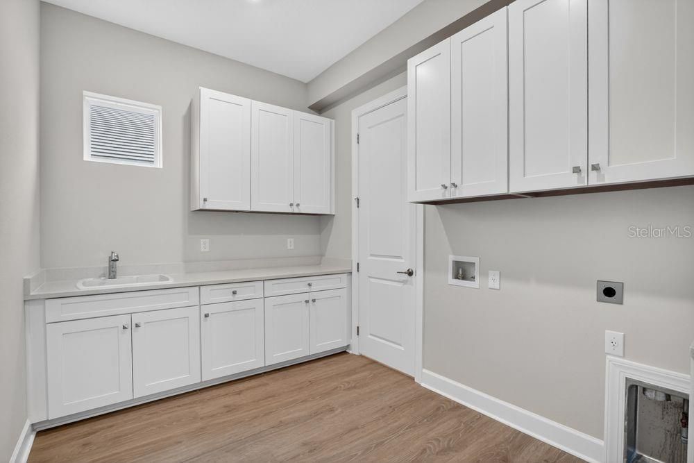 En Venta: $698,999 (3 camas, 3 baños, 2833 Pies cuadrados)