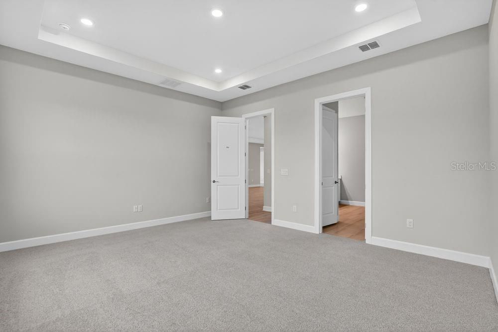 En Venta: $698,999 (3 camas, 3 baños, 2833 Pies cuadrados)