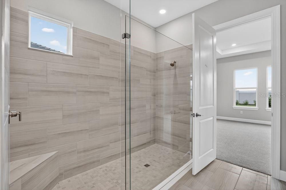 En Venta: $698,999 (3 camas, 3 baños, 2833 Pies cuadrados)