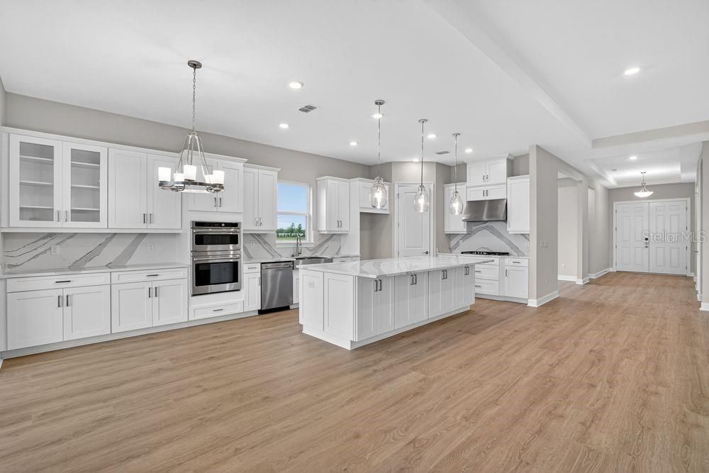 En Venta: $698,999 (3 camas, 3 baños, 2833 Pies cuadrados)