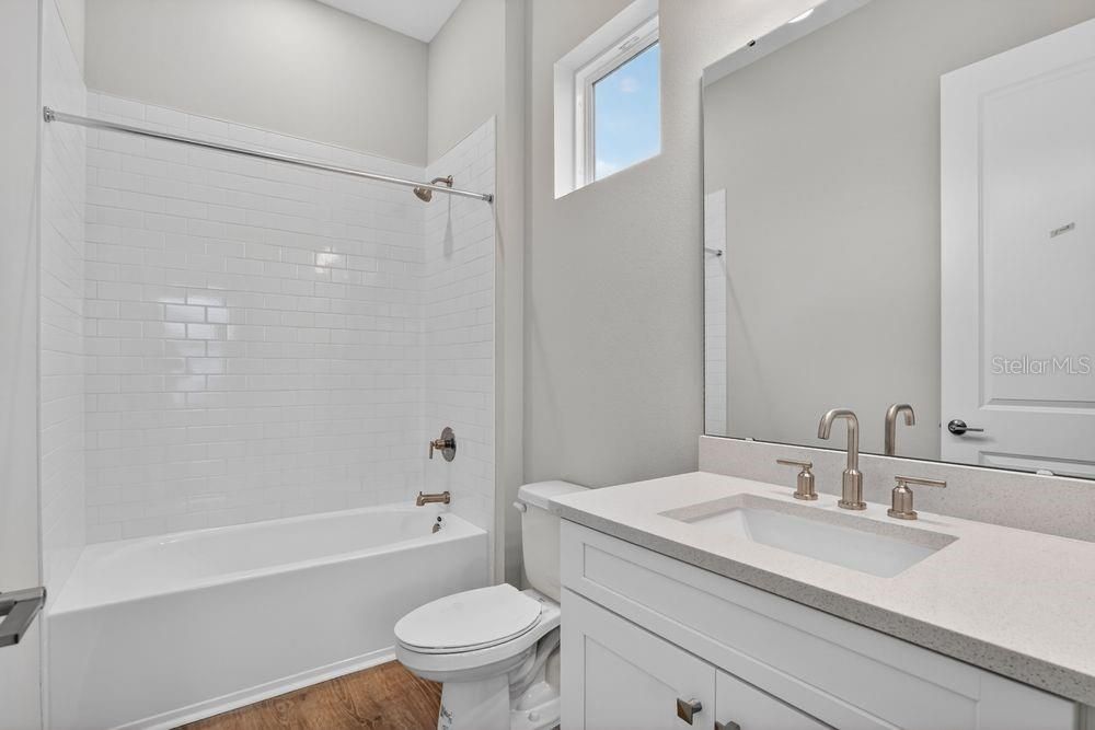 En Venta: $698,999 (3 camas, 3 baños, 2833 Pies cuadrados)