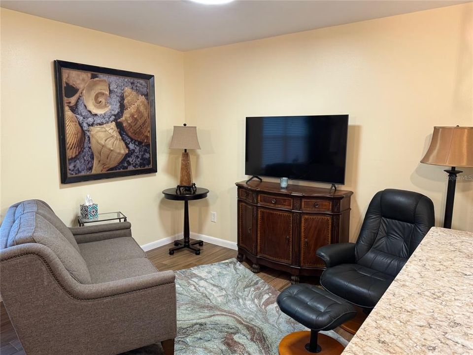 For Rent: $1,900 (2 beds, 1 baths, 750 Square Feet)