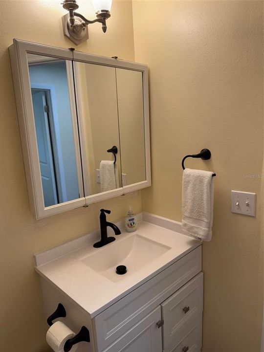 For Rent: $1,900 (2 beds, 1 baths, 750 Square Feet)