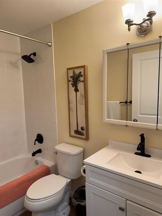 For Rent: $1,900 (2 beds, 1 baths, 750 Square Feet)