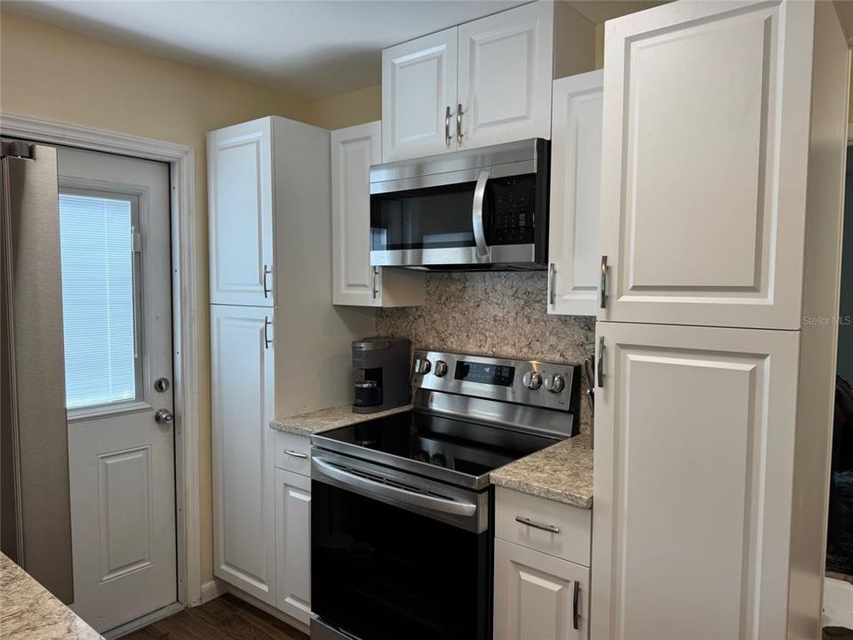 For Rent: $1,900 (2 beds, 1 baths, 750 Square Feet)