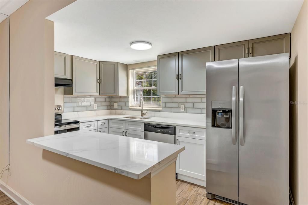 Active With Contract: $124,900 (2 beds, 2 baths, 940 Square Feet)