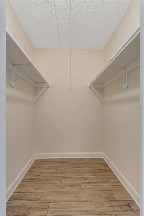 Active With Contract: $124,900 (2 beds, 2 baths, 940 Square Feet)
