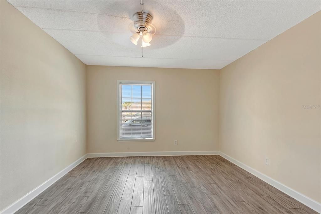 Active With Contract: $124,900 (2 beds, 2 baths, 940 Square Feet)