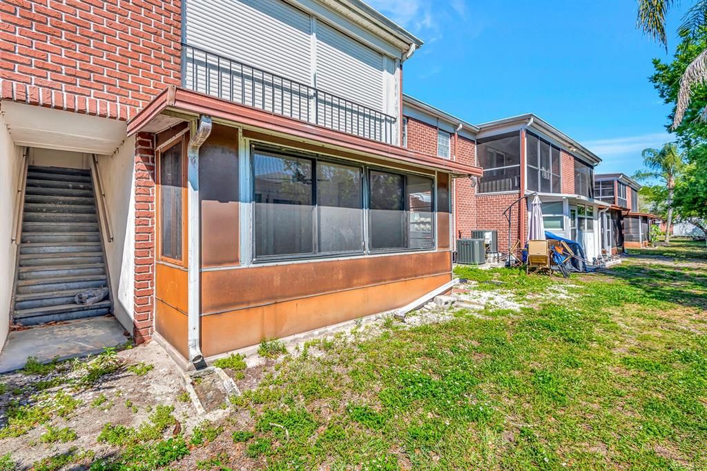 Active With Contract: $124,900 (2 beds, 2 baths, 940 Square Feet)