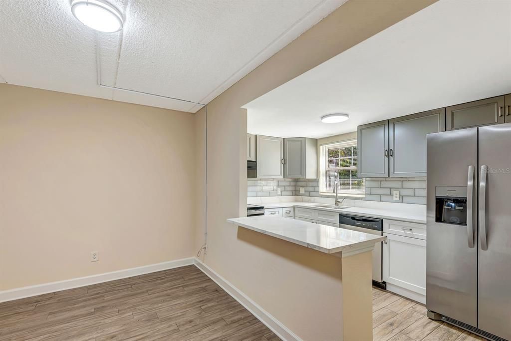Active With Contract: $124,900 (2 beds, 2 baths, 940 Square Feet)